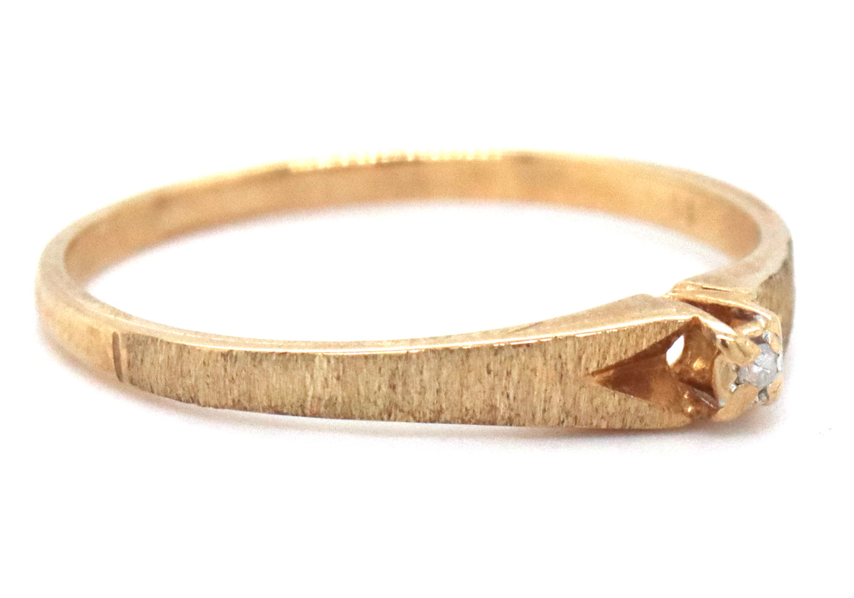 10kt Yellow gold diamond ring