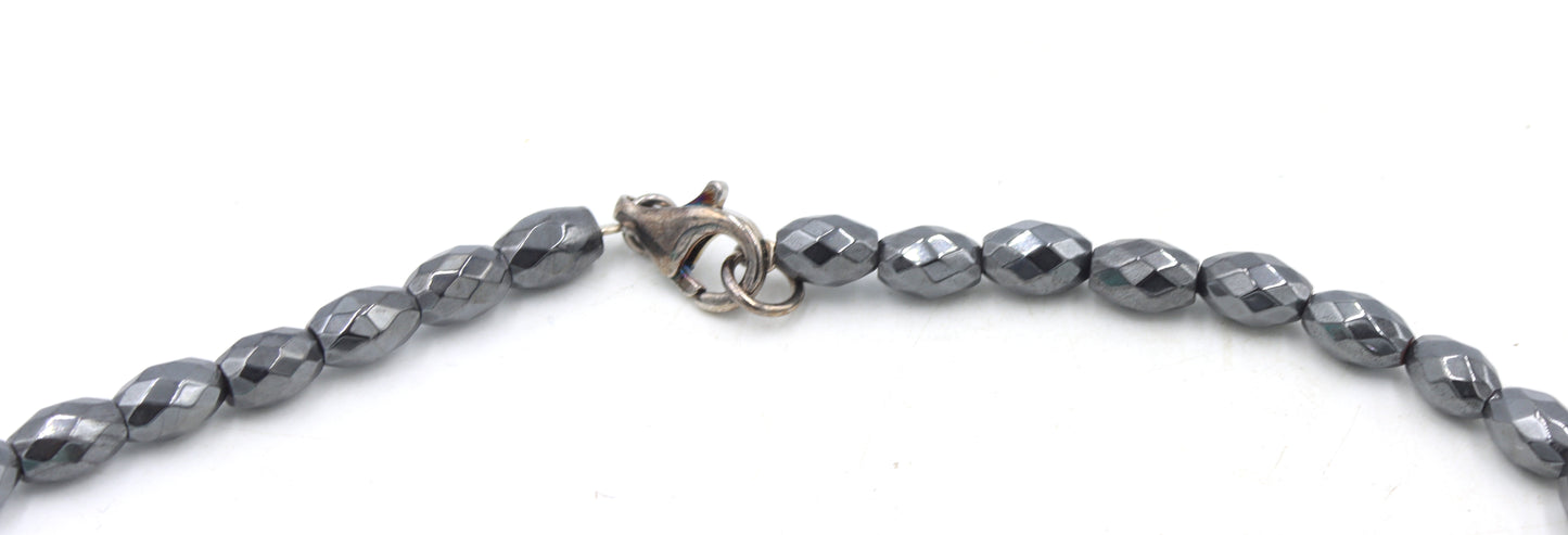 Hematite and beads long necklace