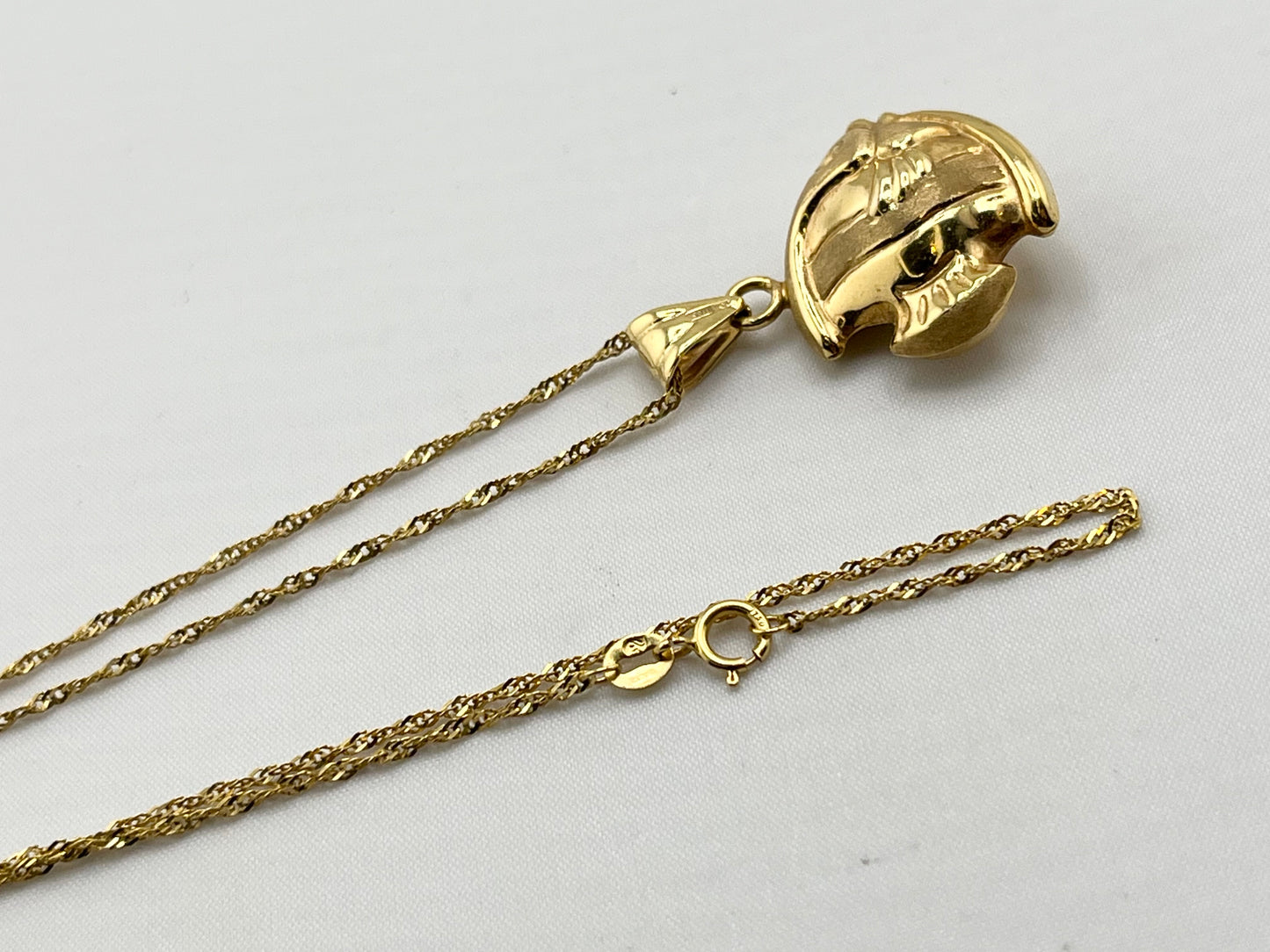 18KT Italian Yellow Gold Puffy Gold Fish Pendant With Twisted Curb Chain