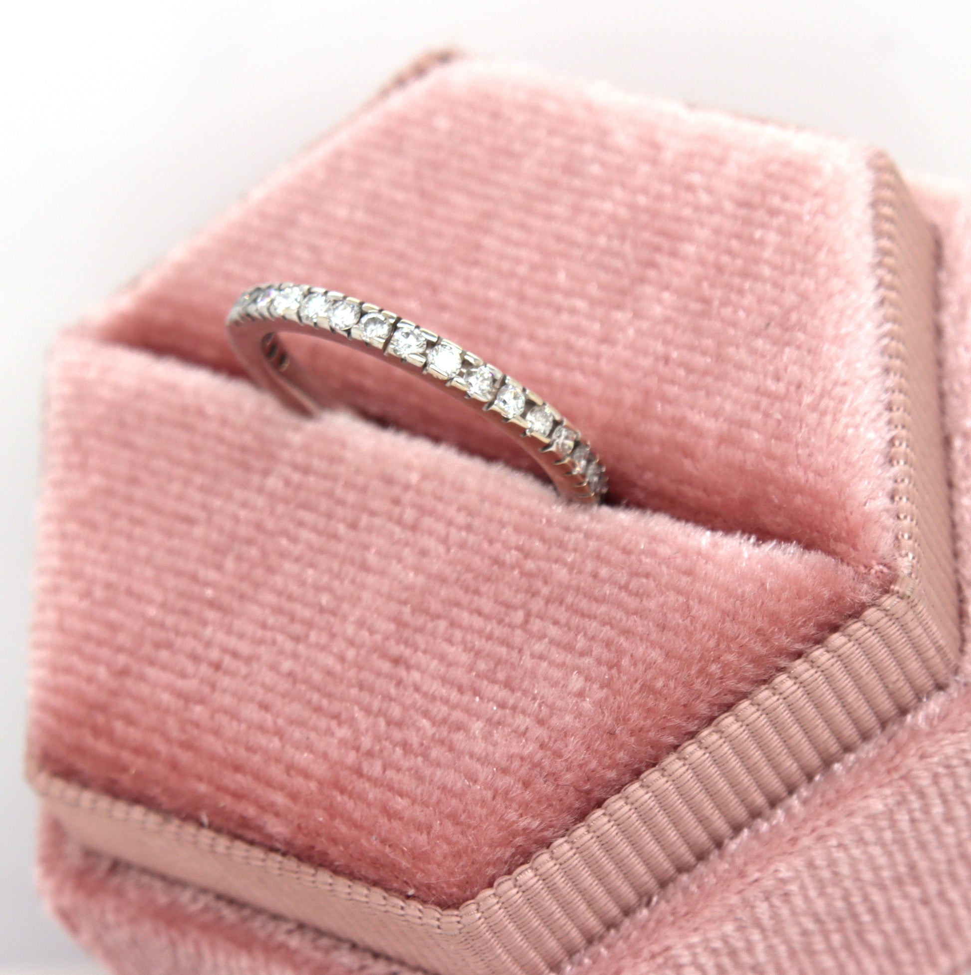 18kt White gold 0.35ctw round brilliant cut twisted rope wedding band