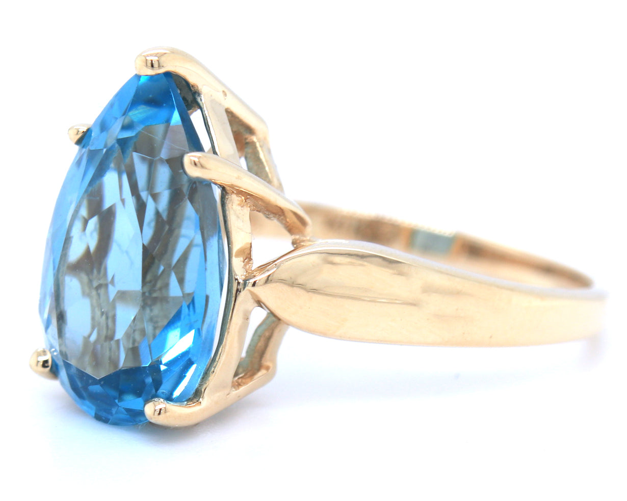 14kt Yellow gold Pear shaped blue topaz Ring