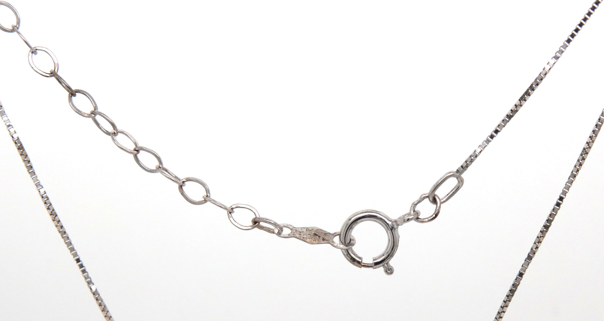 10kt White gold 0.15ctw diamond pendant on chain