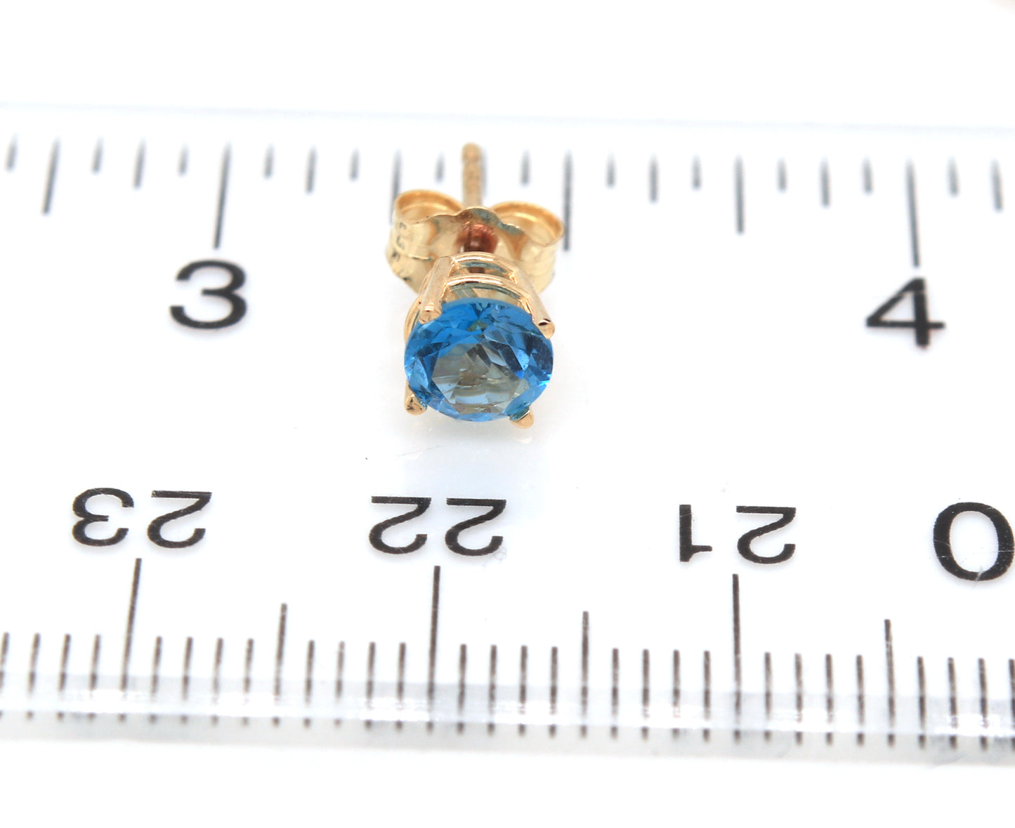 14kt Yellow gold 1.20ctw blue topaz stud earrings