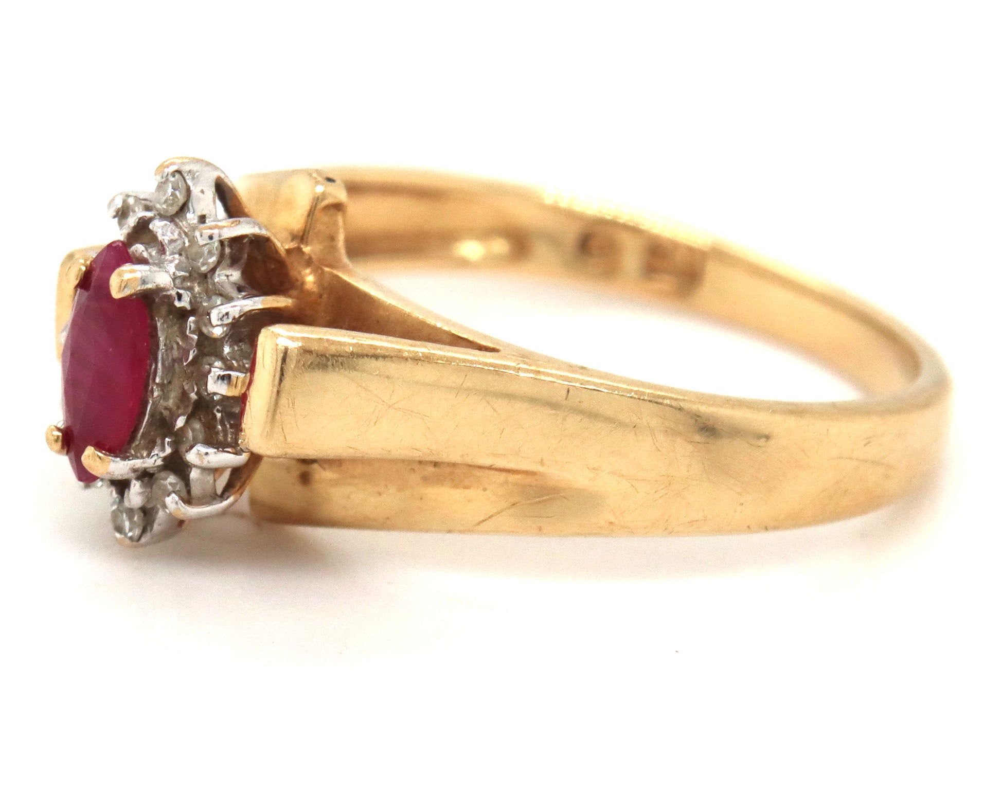 10kt Yellow gold ruby and diamond ring