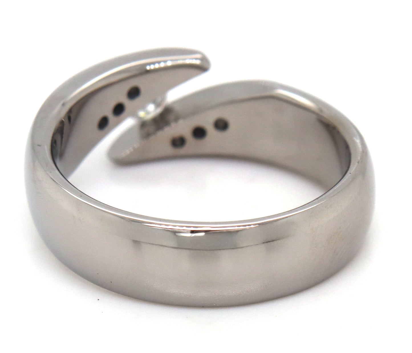 Gent's diamond band in Titanium