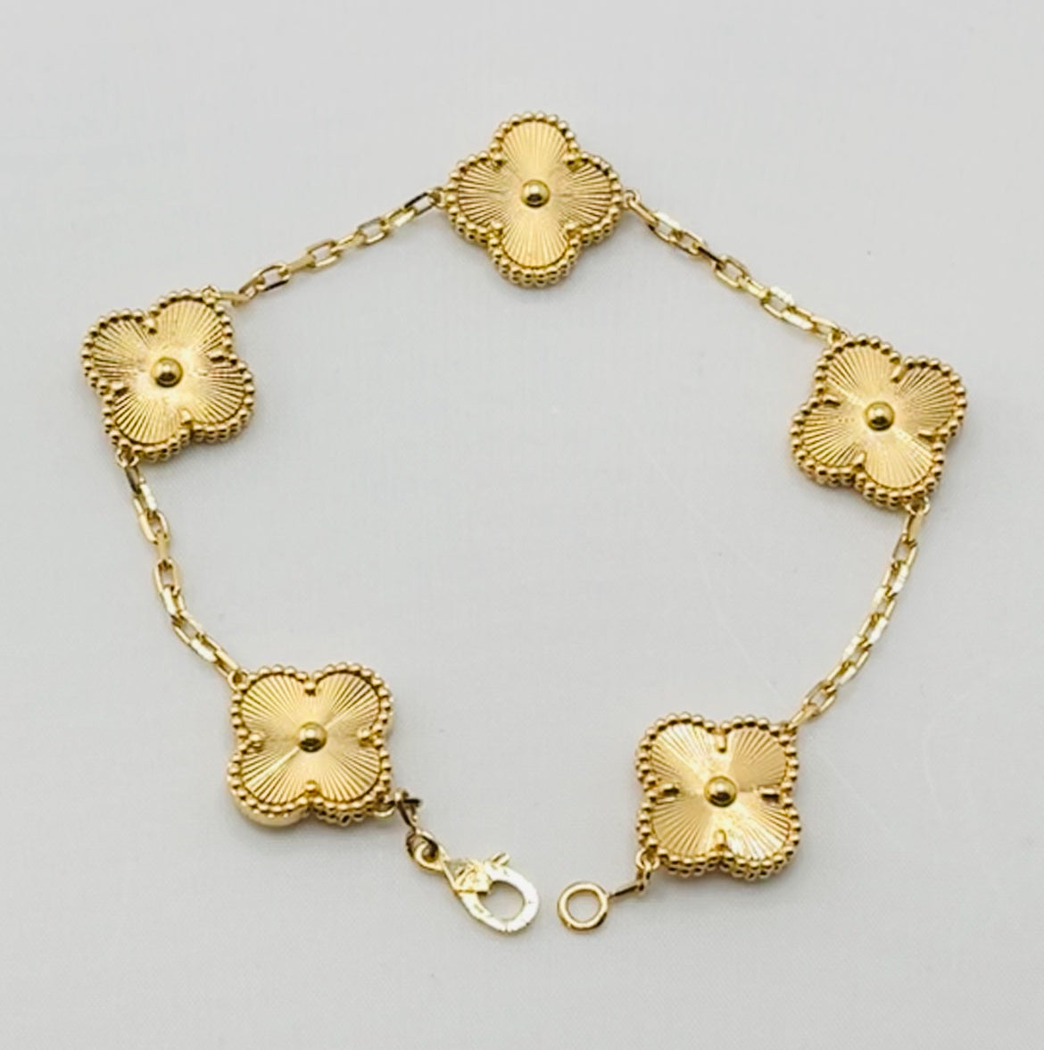 18KT Yellow Gold Set Of Guilloche Pattern Gold Include Bracelet, Pendant And Earrings