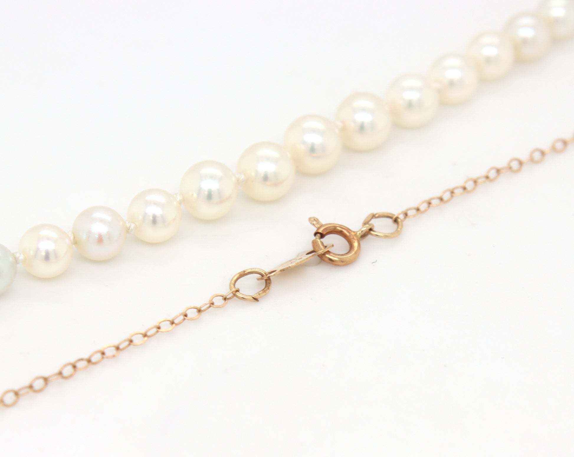 14kt Yellow gold white fresh water pearl necklace