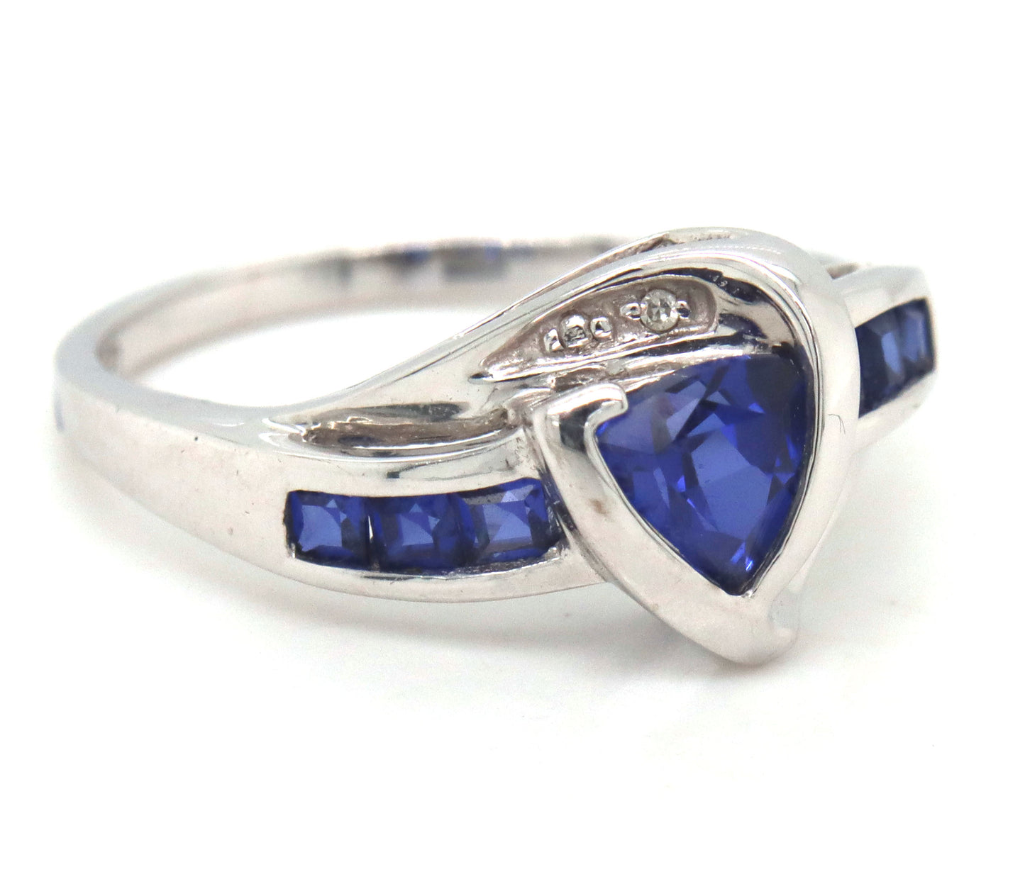 10kt White gold synthetic sapphire ring