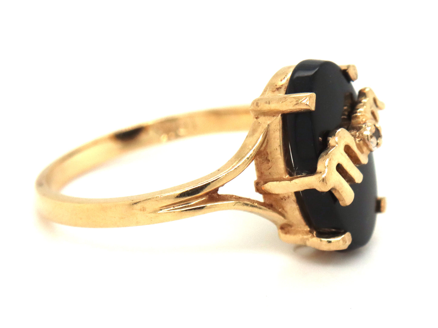10kt Yellow gold black onyx MOM ring