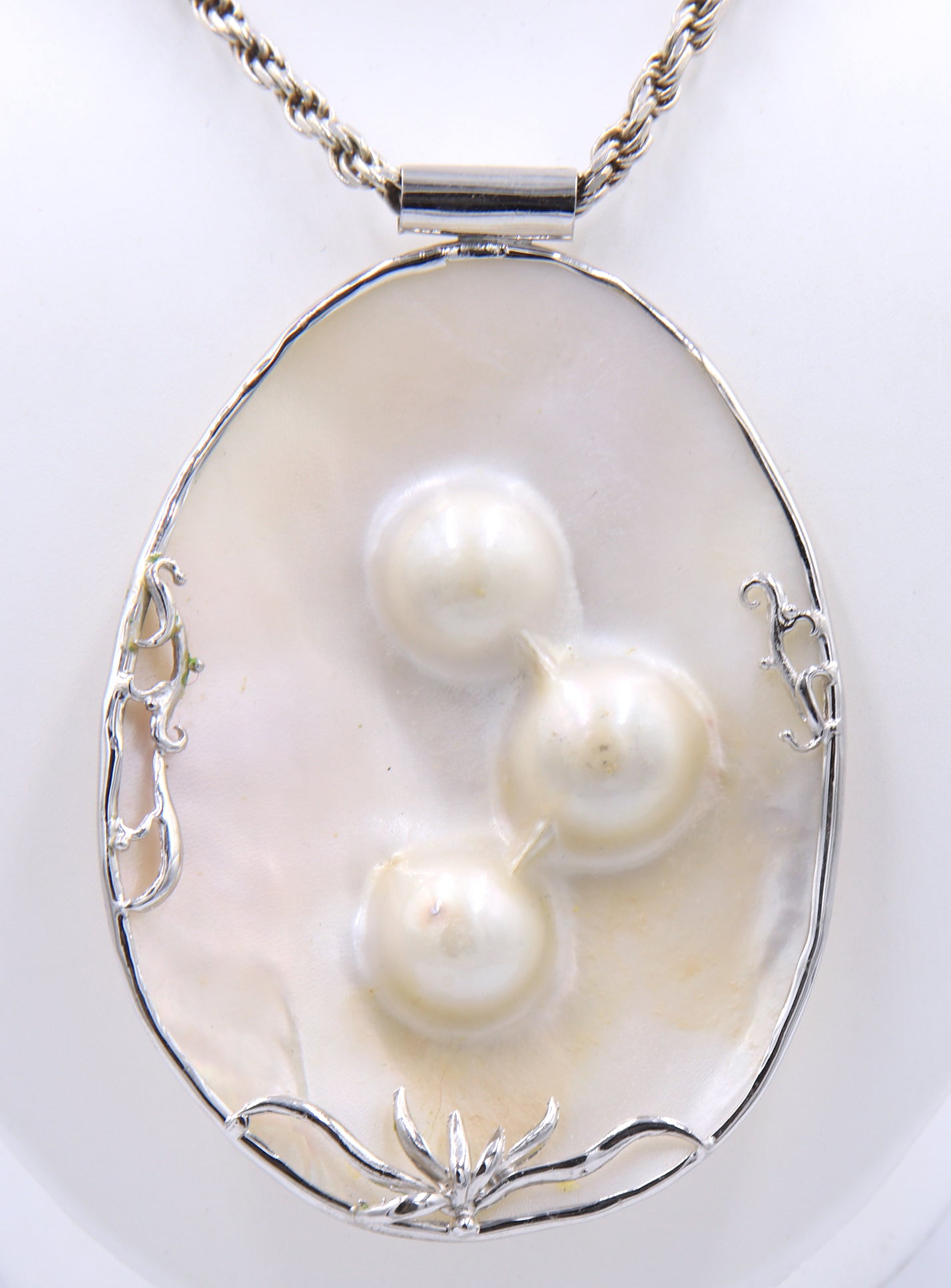 Carved Shell Pendant on Heavy Rope Chain Necklace