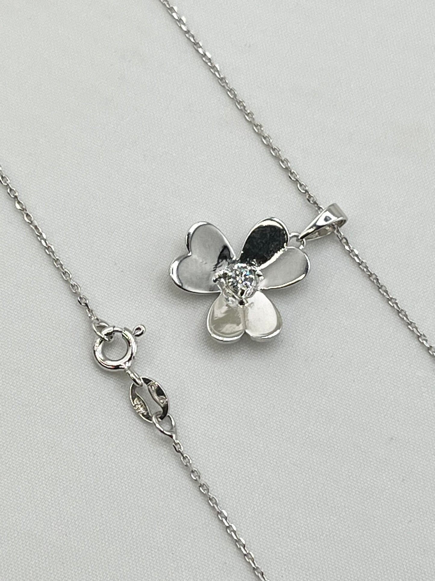 925 Sterling Silver Set Of Pendant And Earrings Floral With heart Shape Petals