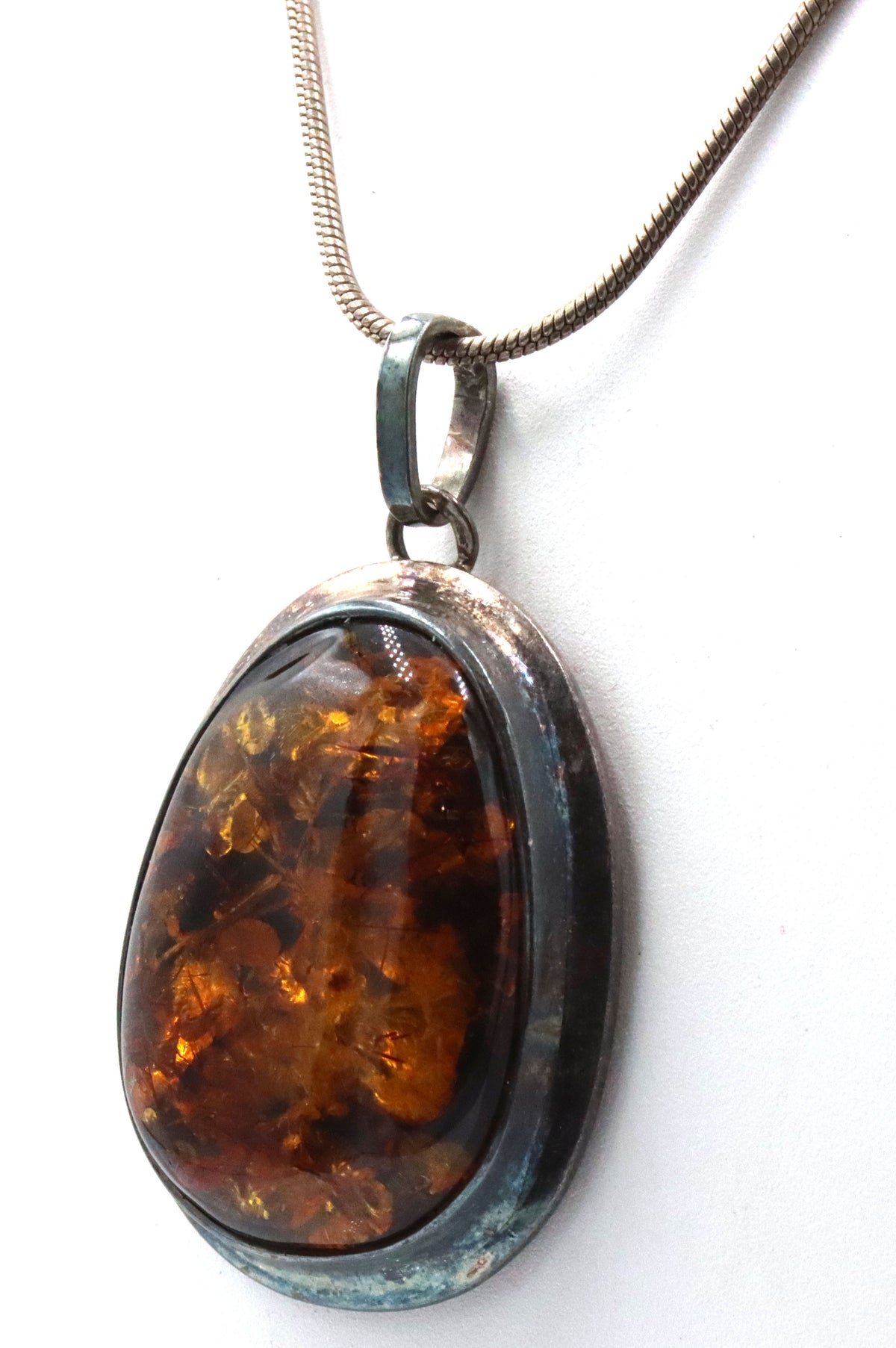 Vintage 925 sterling silver Amber pendant on chain