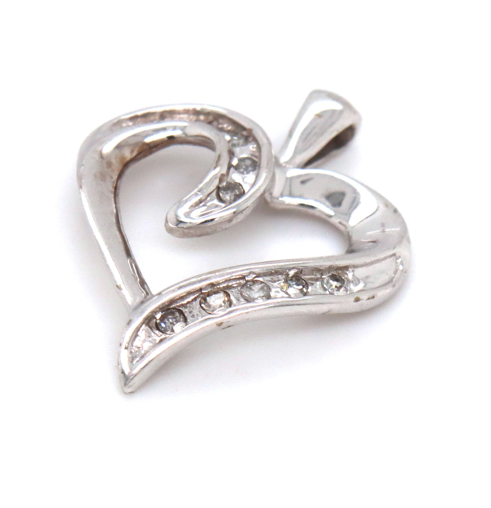 14kt White gold heart shaped diamond pendant