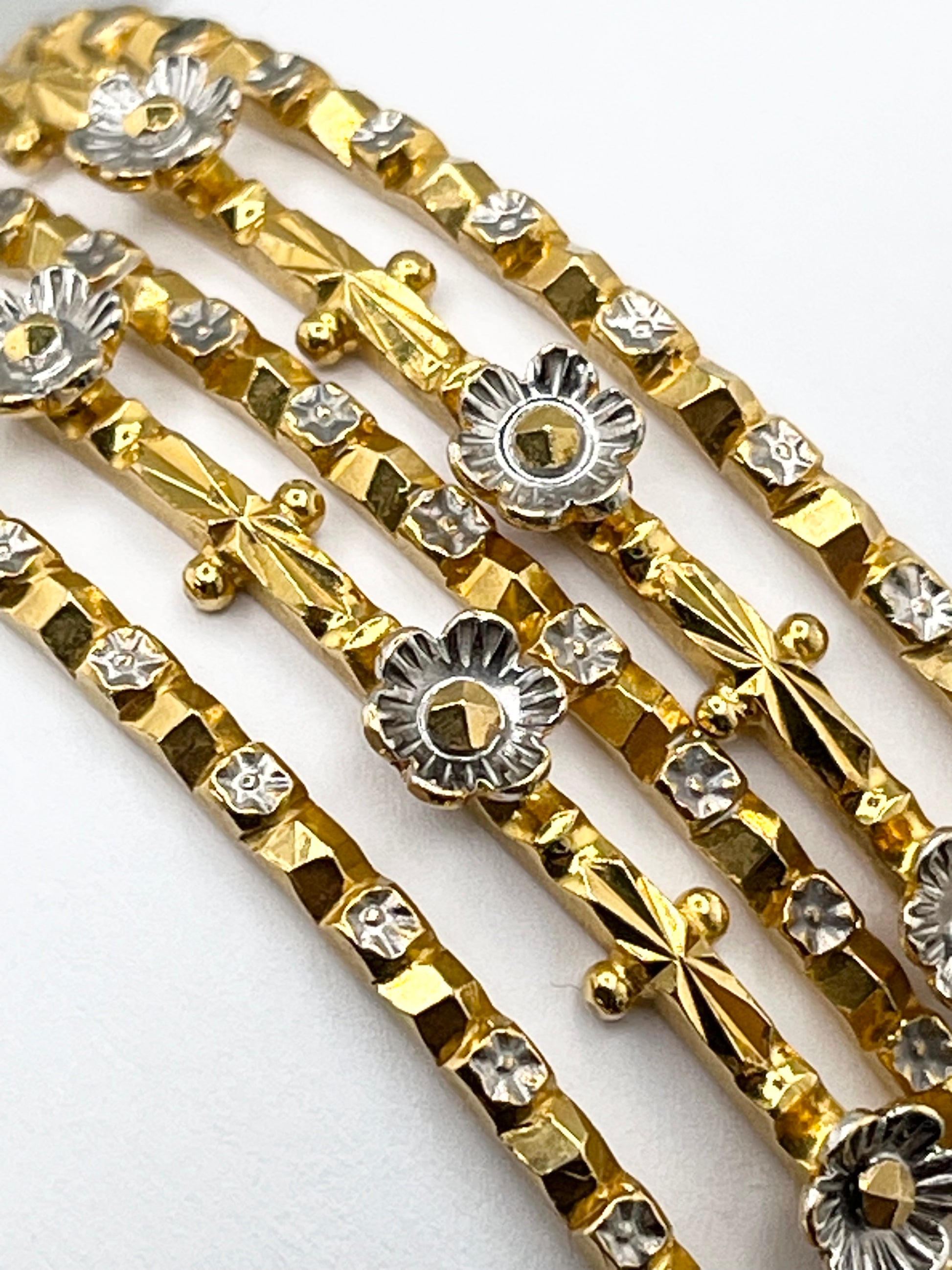 22KT Solid Yellow Gold Hand Made Set Of Five White Gold Flowe Design And Diamond Cut Finish Bangles