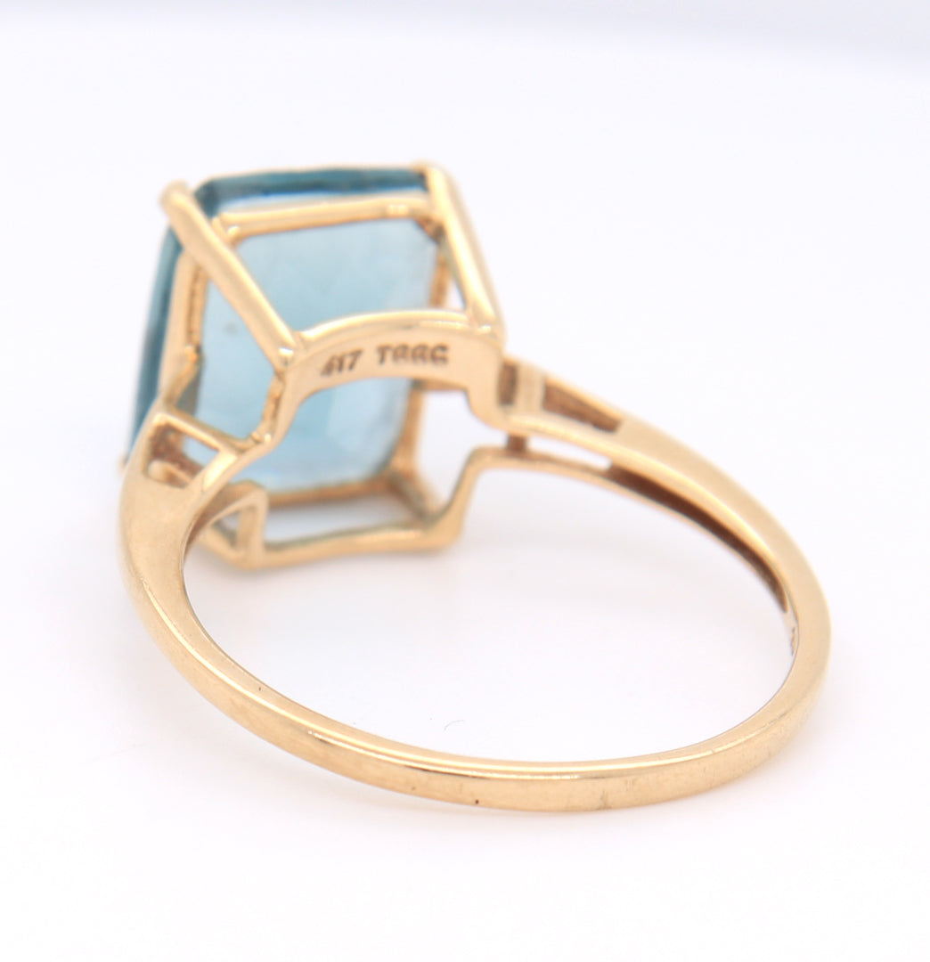 10K Yellow Gold blue Topaz Ring