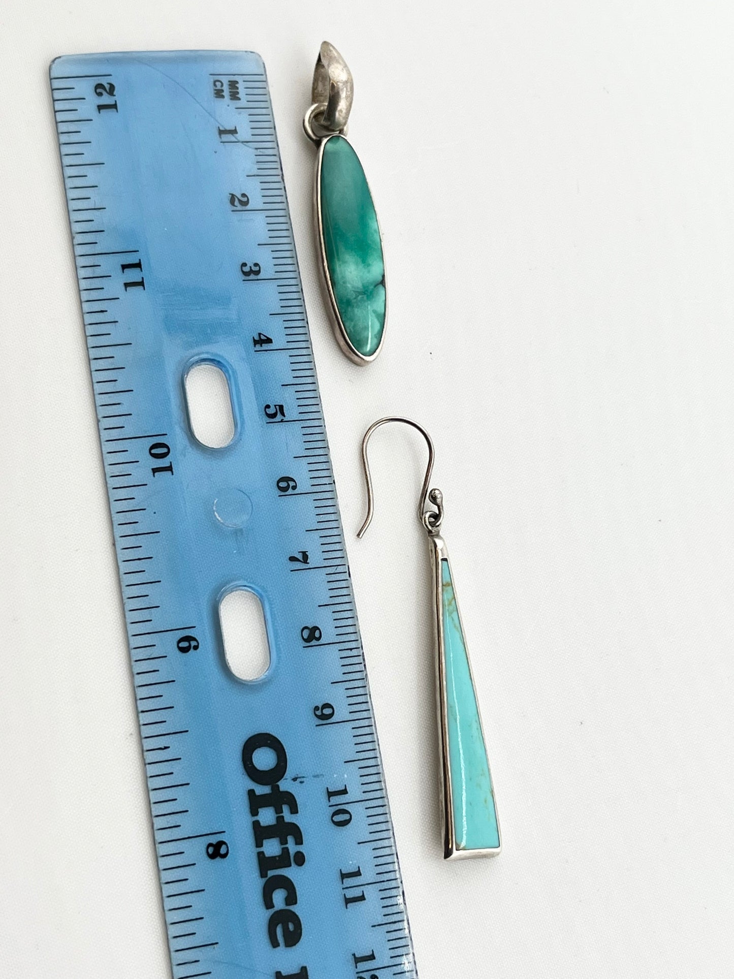 925 Sterling Silver Mexican Turquoise Dangle Earrings  And A Matching Oval shaped Pendant