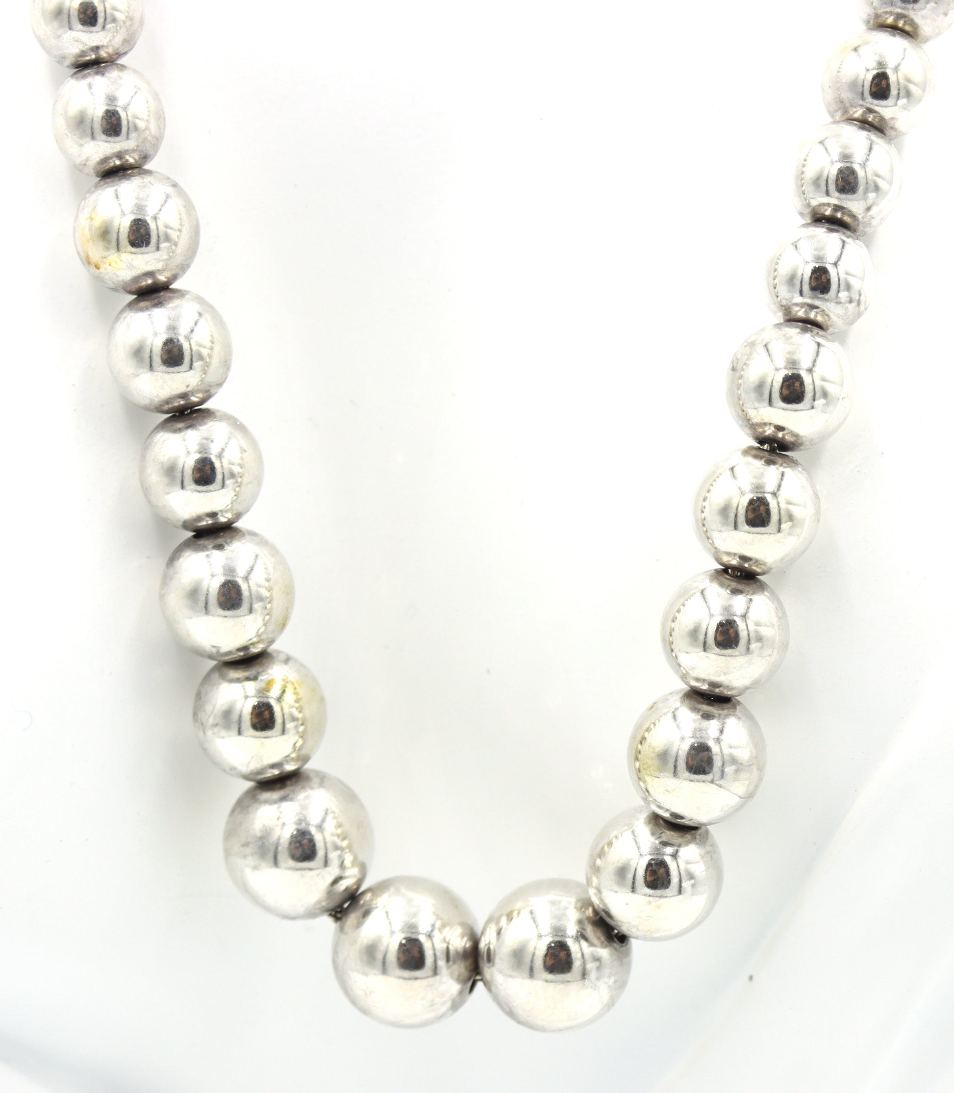 Tiffany & Co Hardware Graduated ball necklace