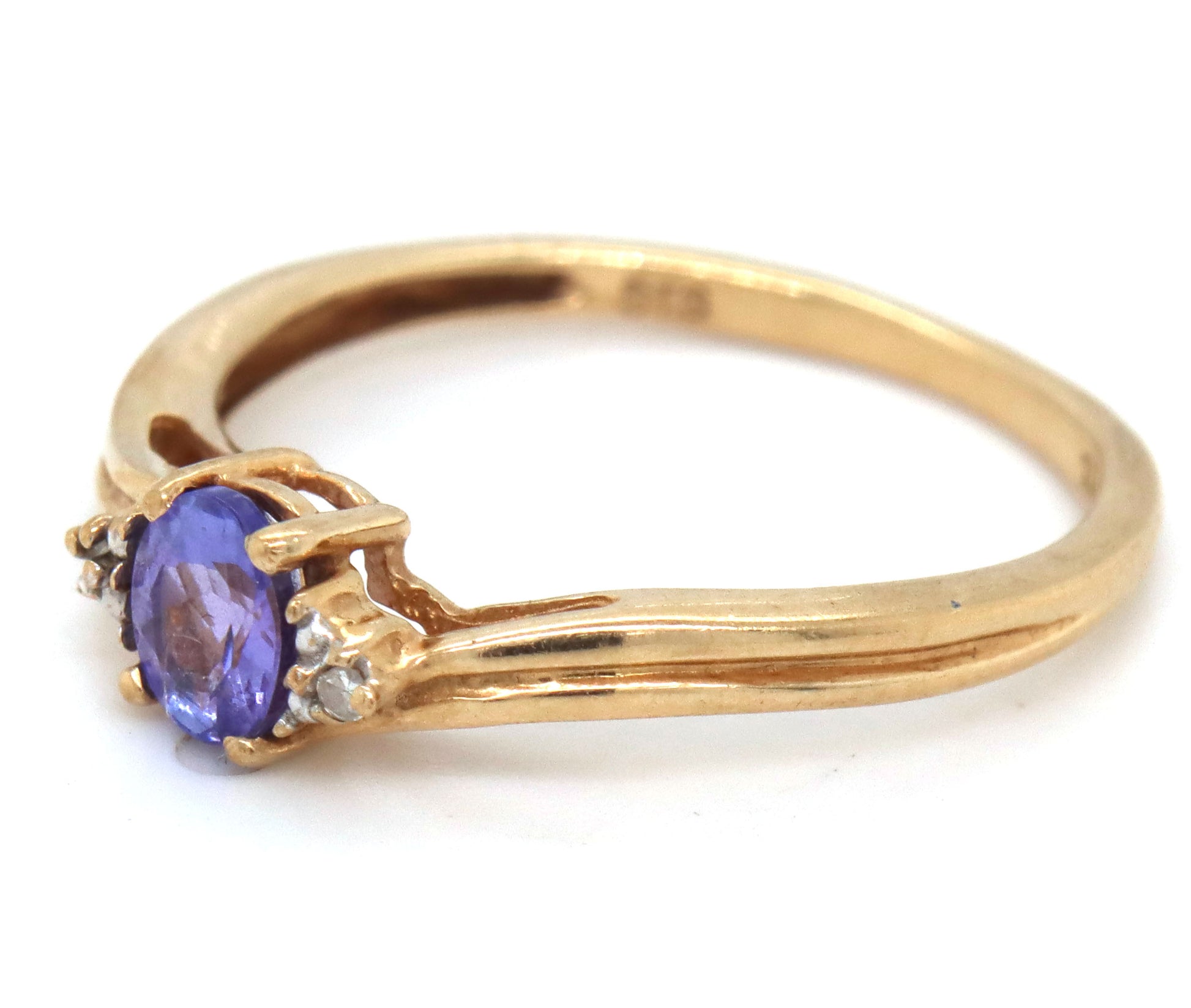 10kt Yellow gold round Tanzanite ring