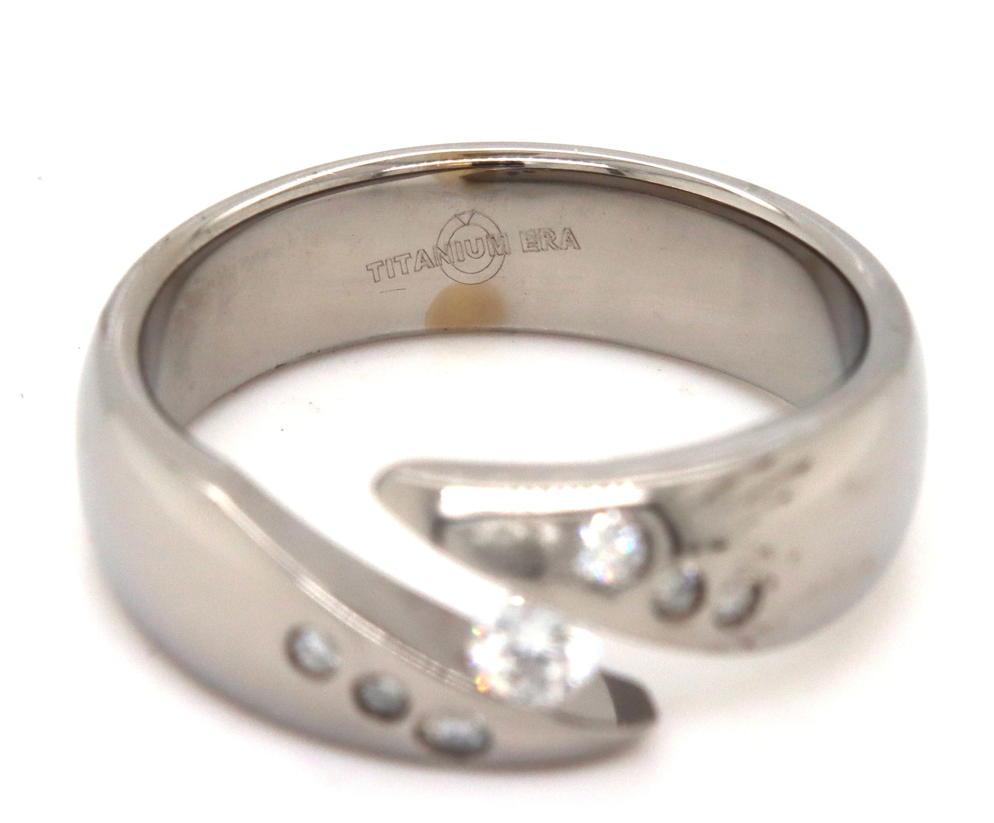 Gent's diamond band in Titanium