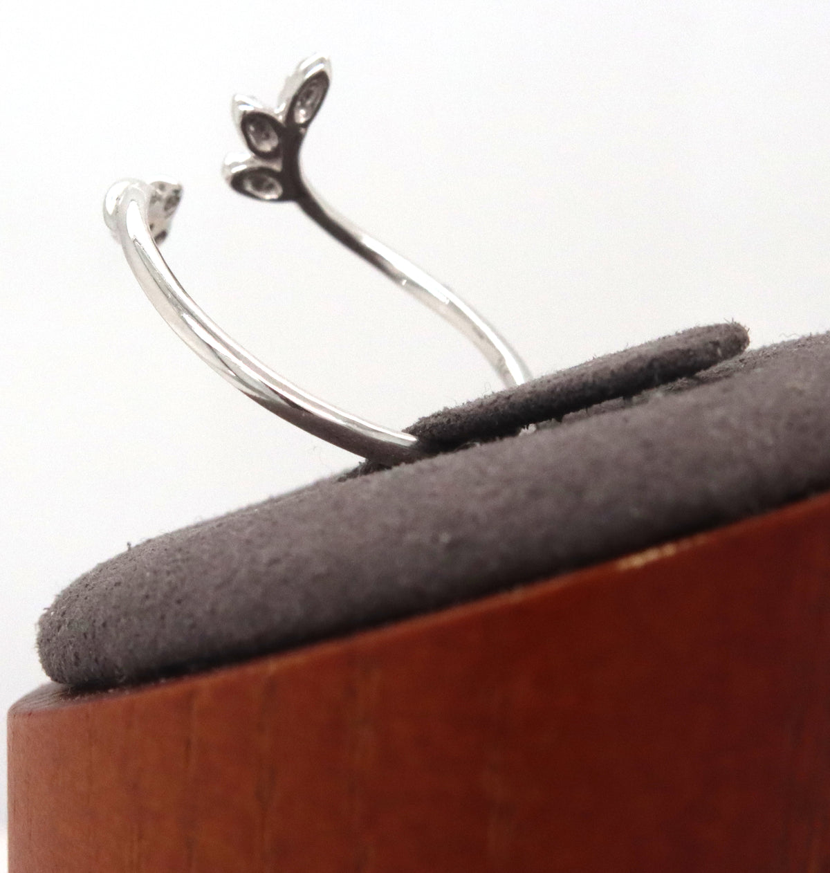 14kt White gold diamond leaf flower open ring