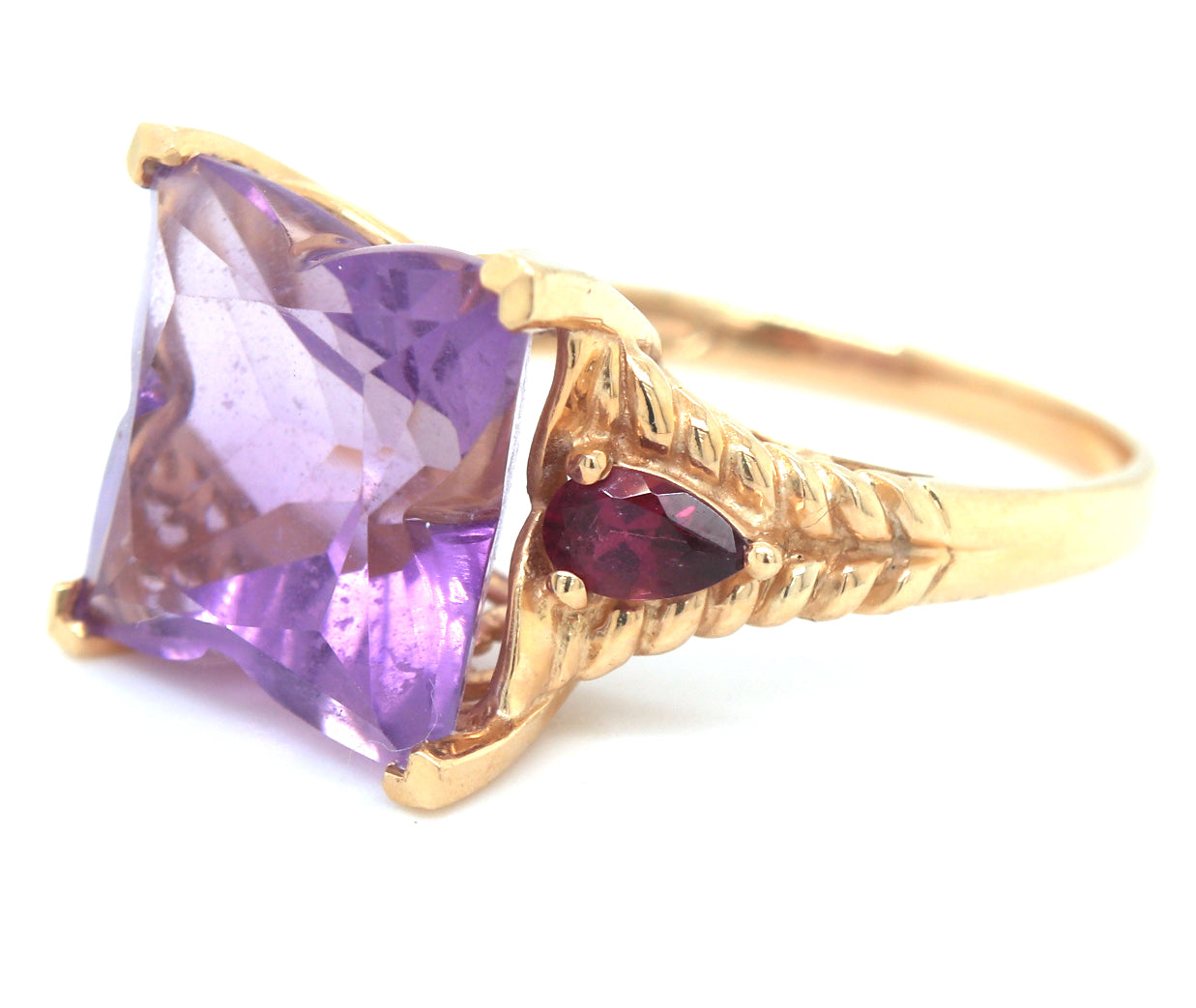 14kt Yellow gold Amethyst cocktail ring