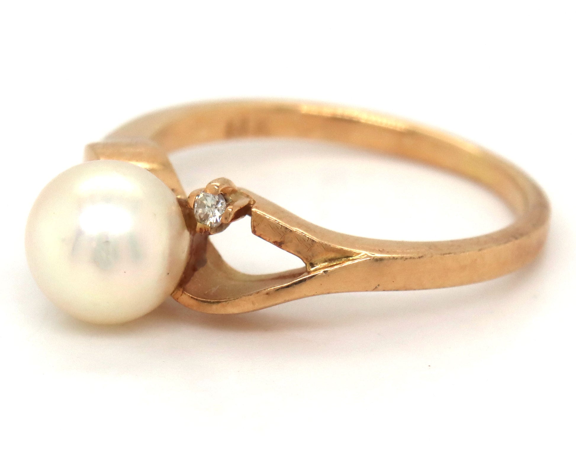 14kt Yellow gold pearl ring