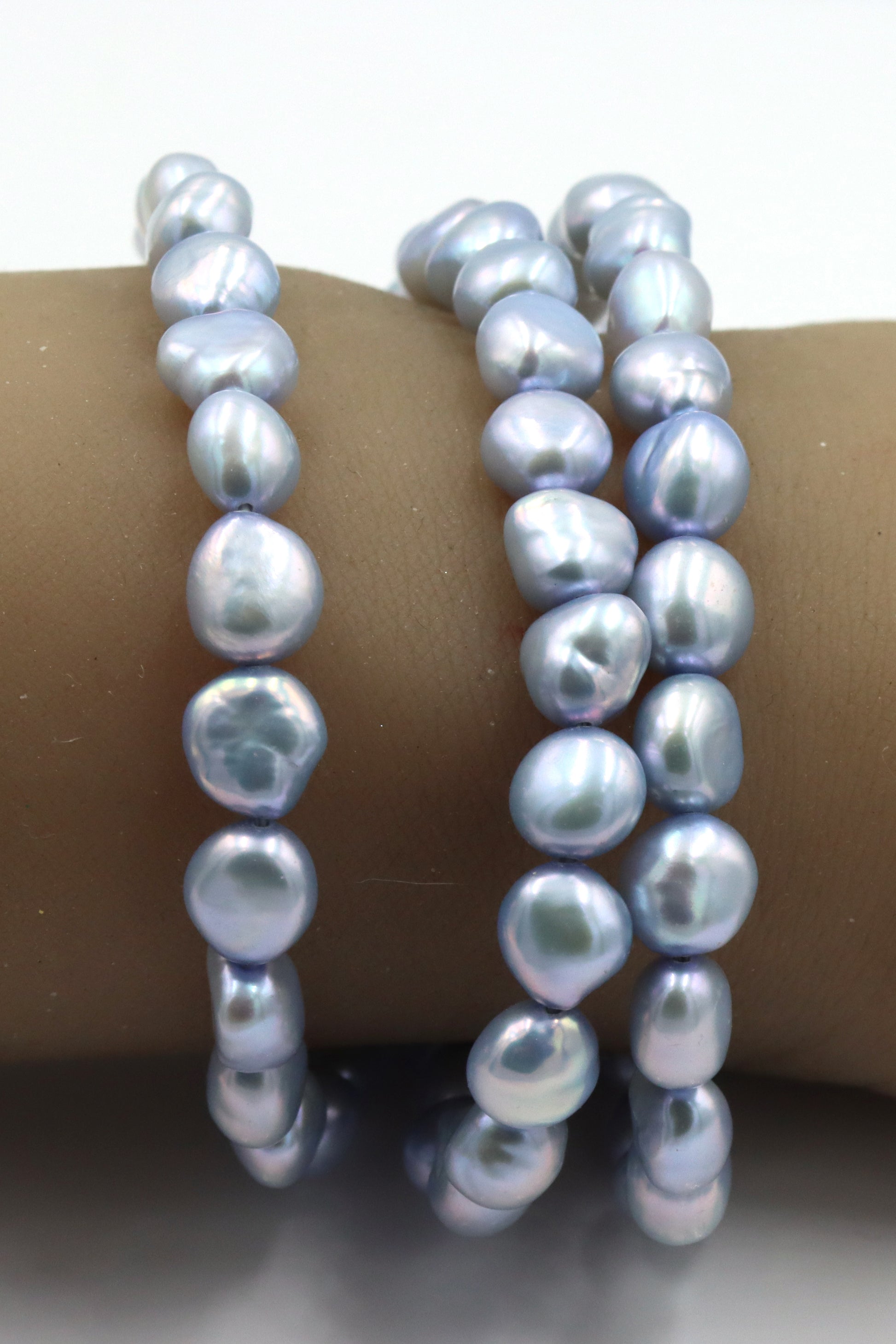 3 Lot of pearl bracelets