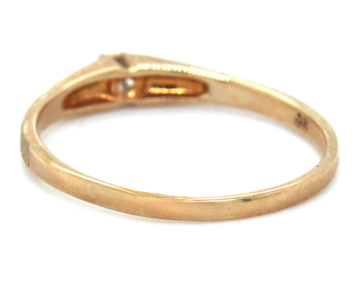 10kt Yellow gold diamond ring