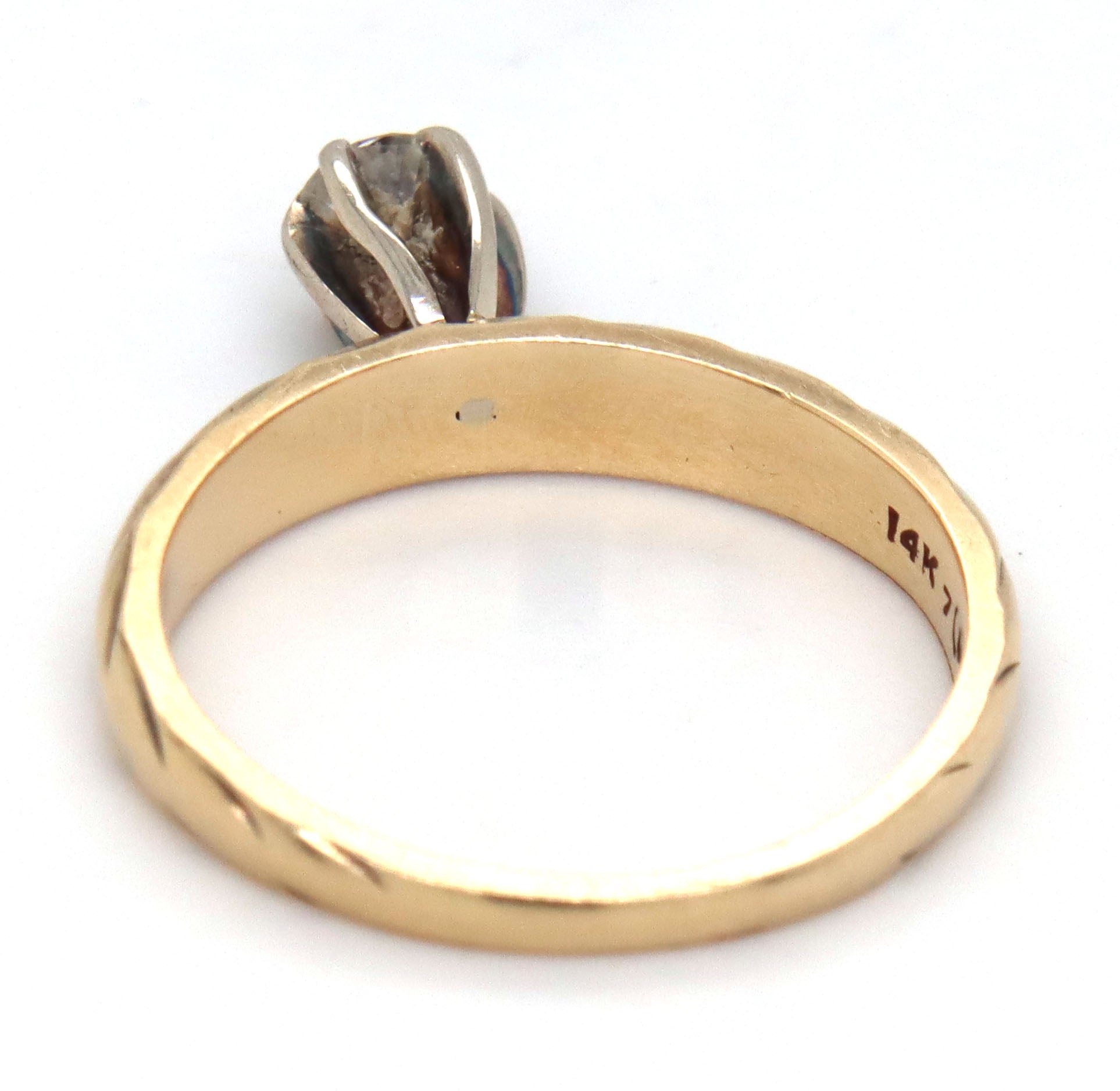 14kt Yellow gold round brilliant cut diamond engagement ring