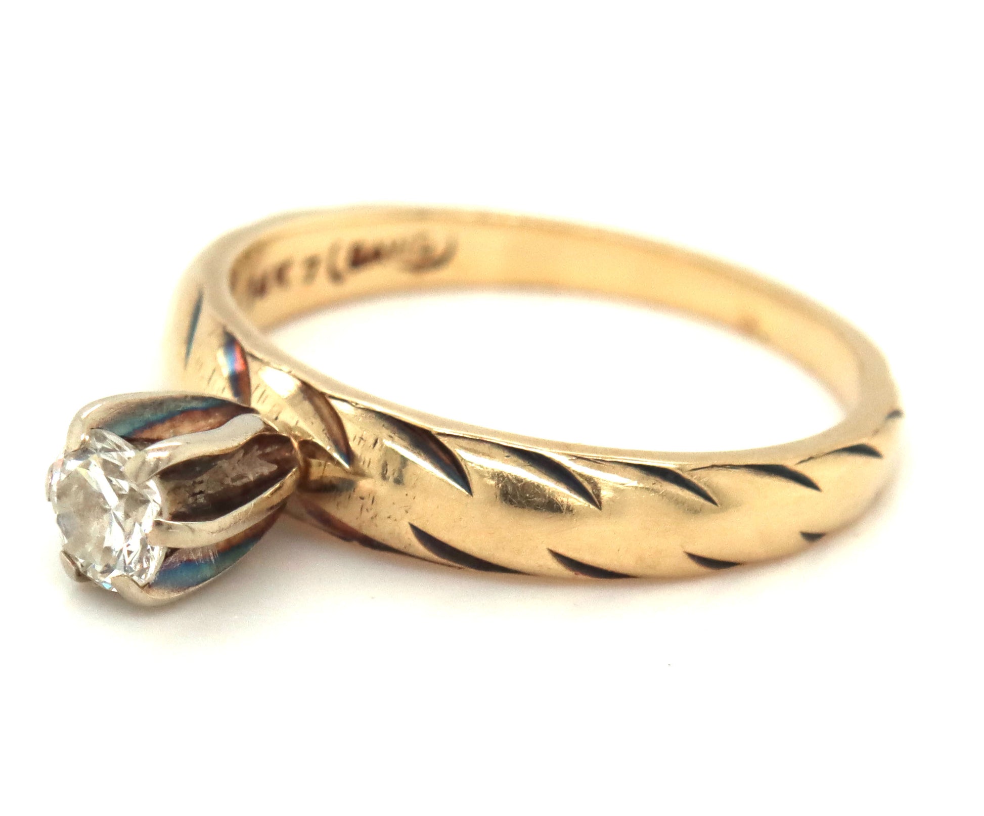 14kt Yellow gold round brilliant cut diamond engagement ring