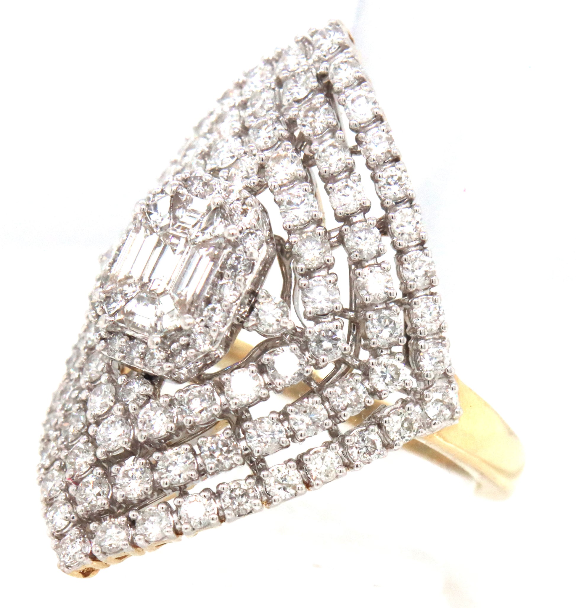 10kt Yellow gold 2.42ctw diamond cluster ring