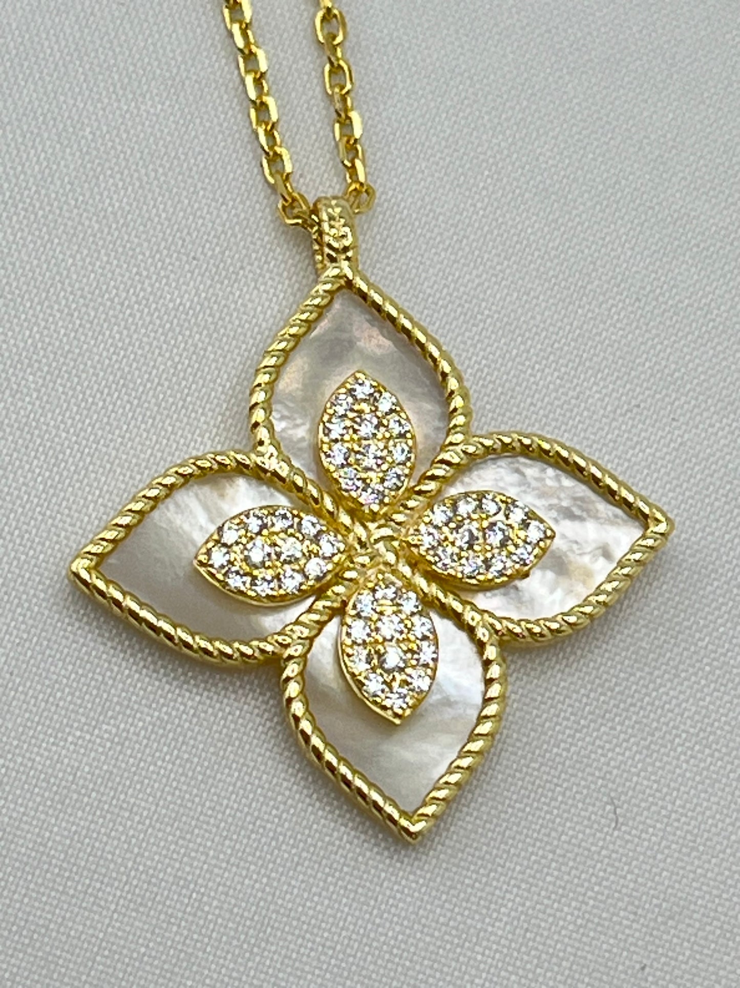 925 Sterling Silver Gold Tone Princess Flower Mother Of Pearl Necklace