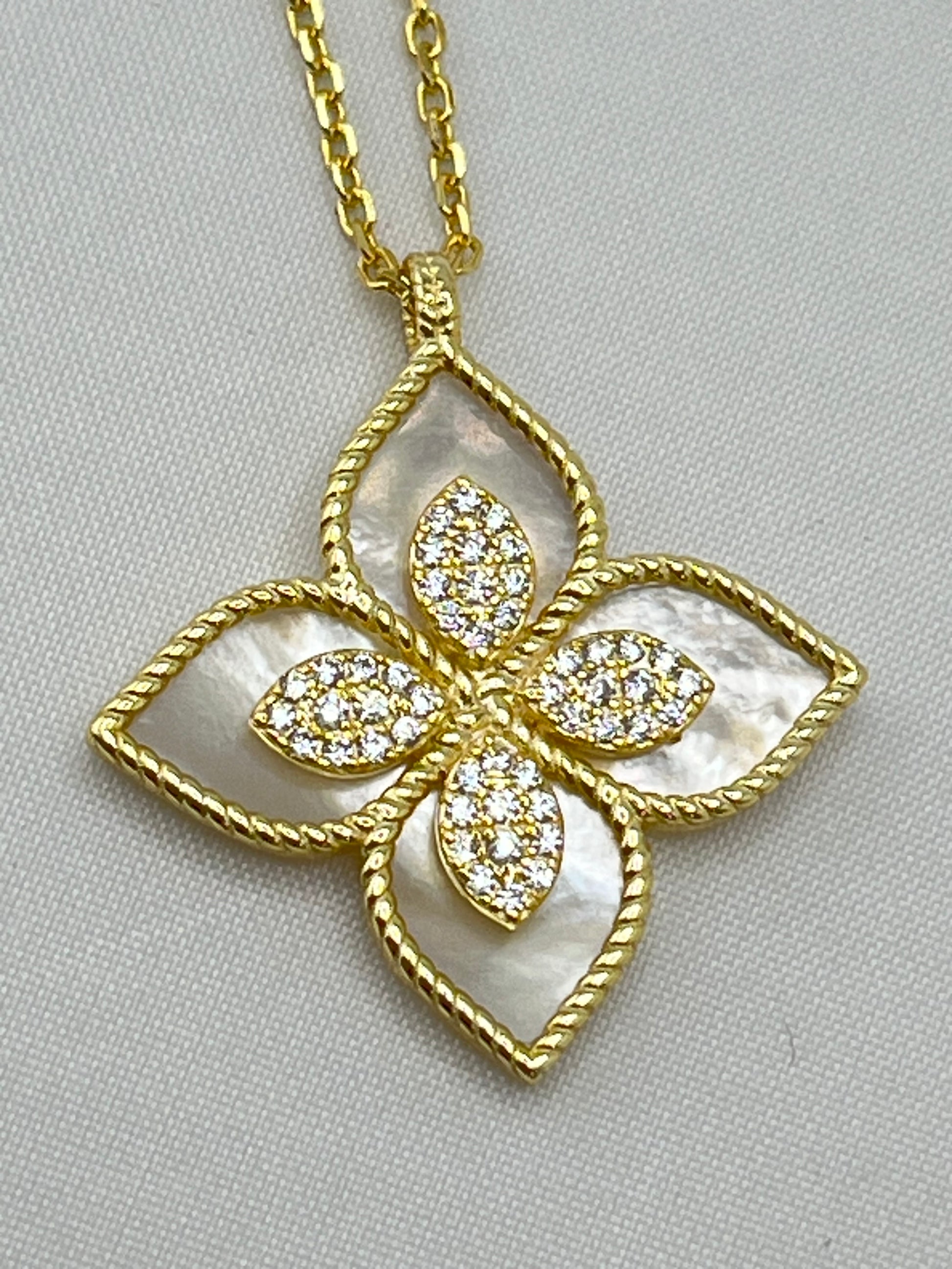 925 Sterling Silver Gold Tone Princess Flower Mother Of Pearl Necklace