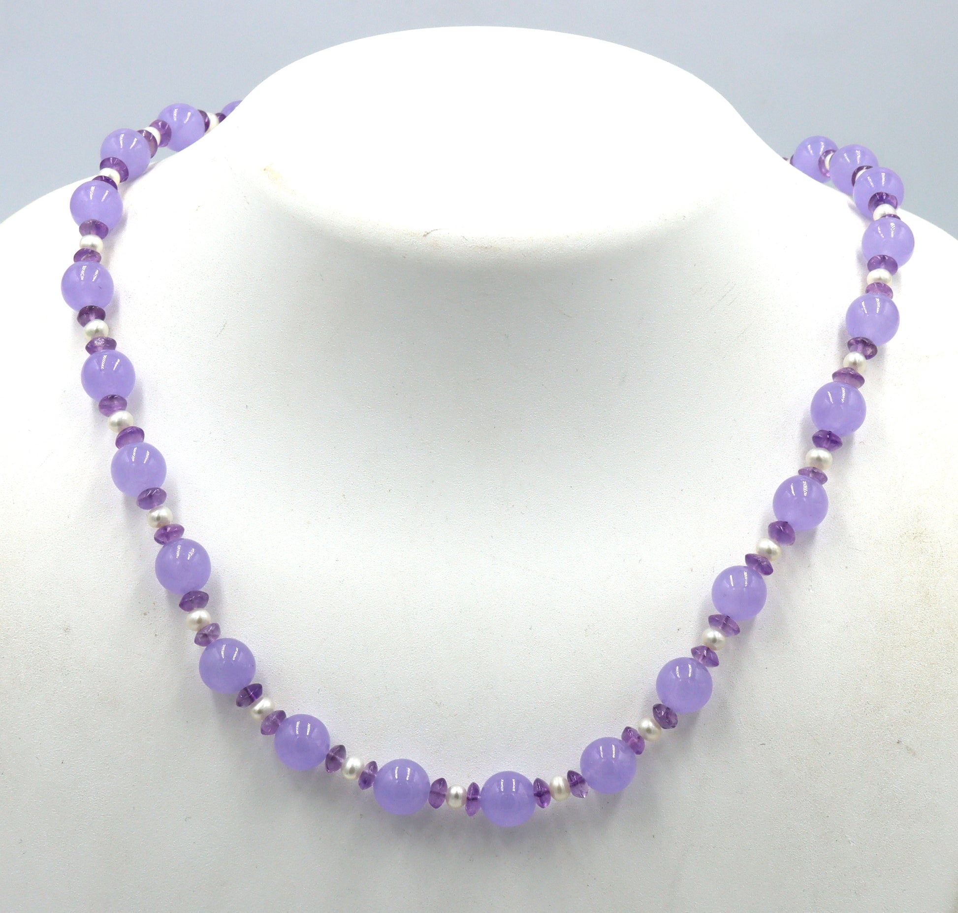 Amethyst and pearl beaded necklace