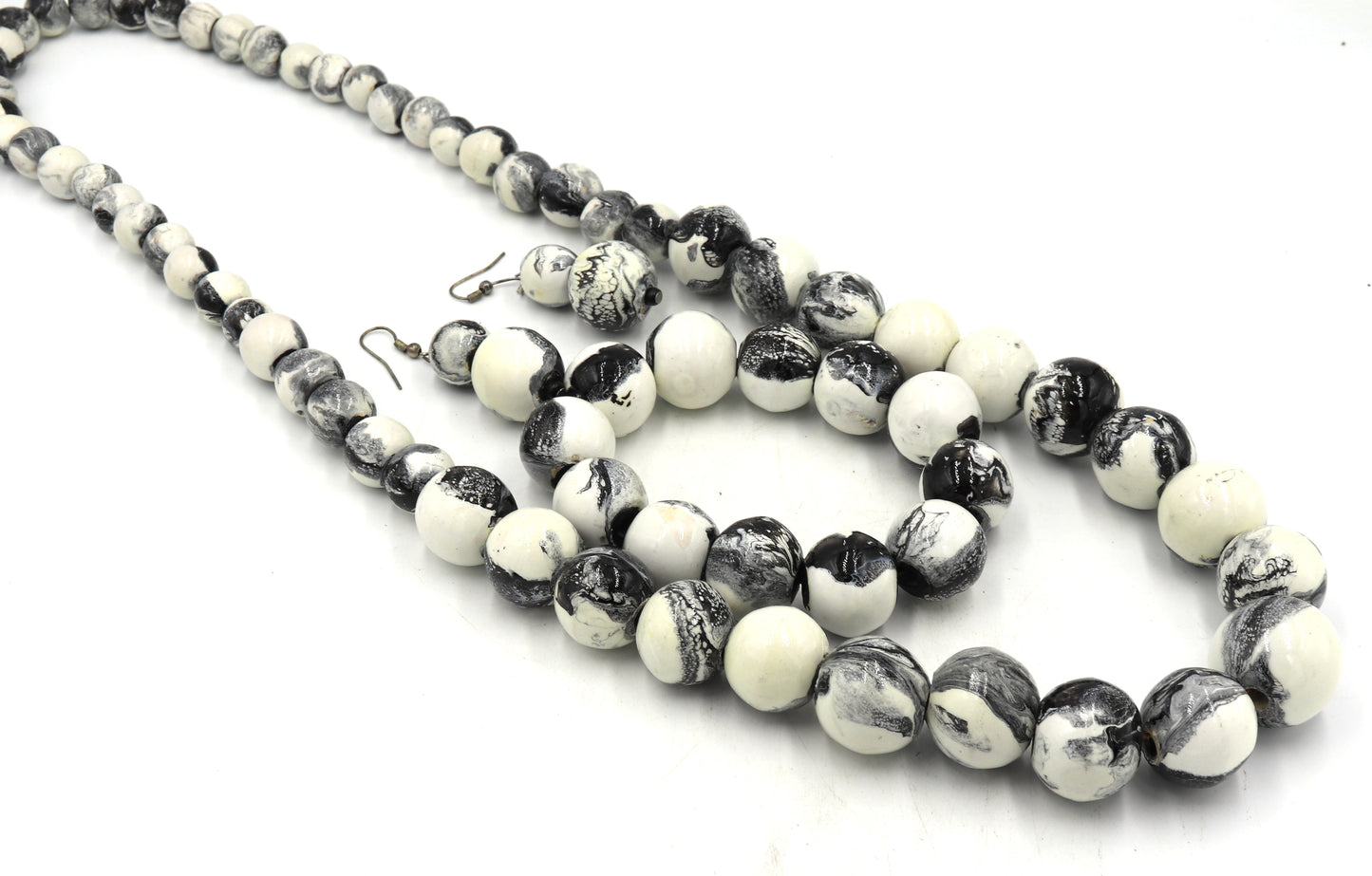 Set of black and white wooden necklace, Bracelet and earrings