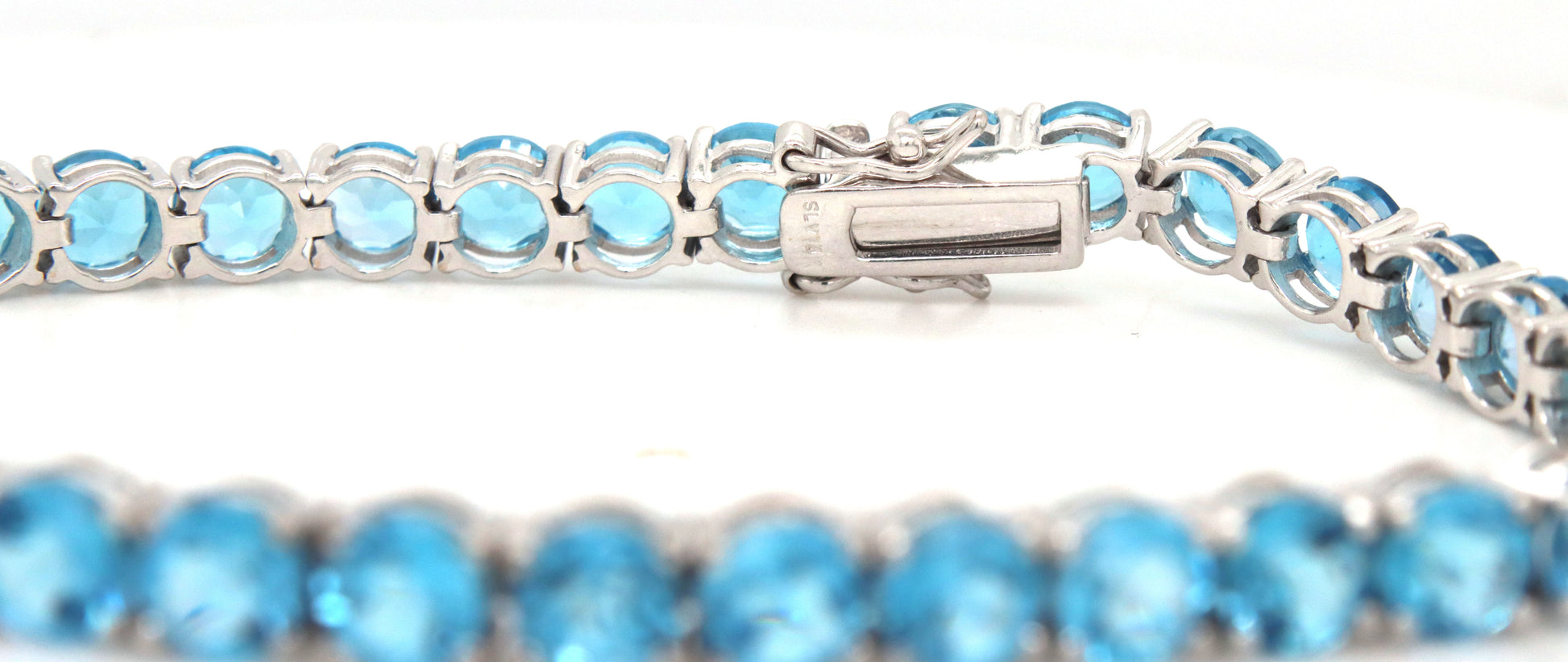 14kt White gold blue topaz link bracelet
