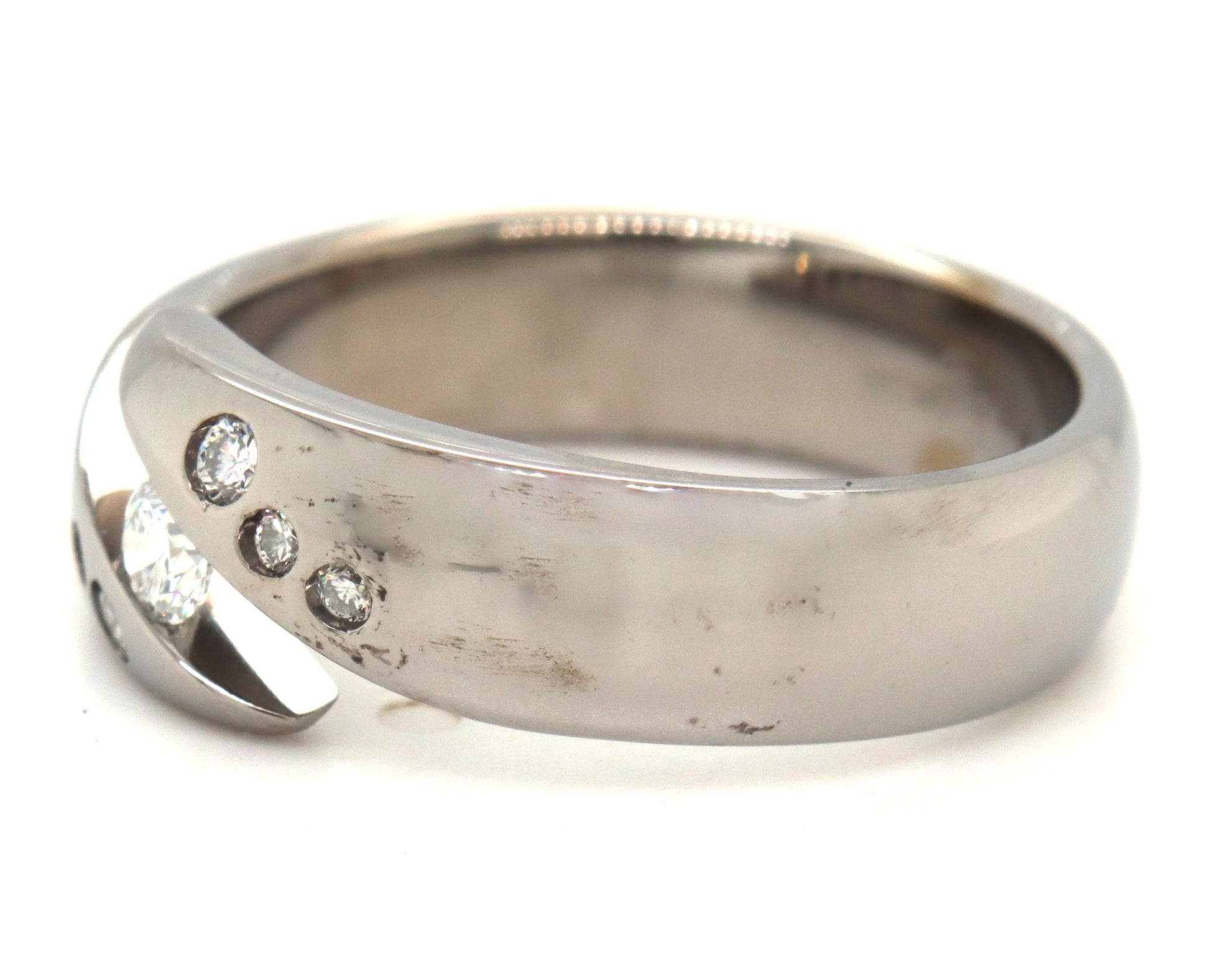 Gent's diamond band in Titanium