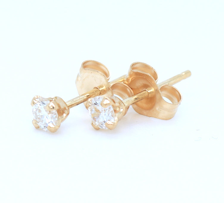 14kt Yellow gold 0.16ctw round brilliant cut diamond stud earrings