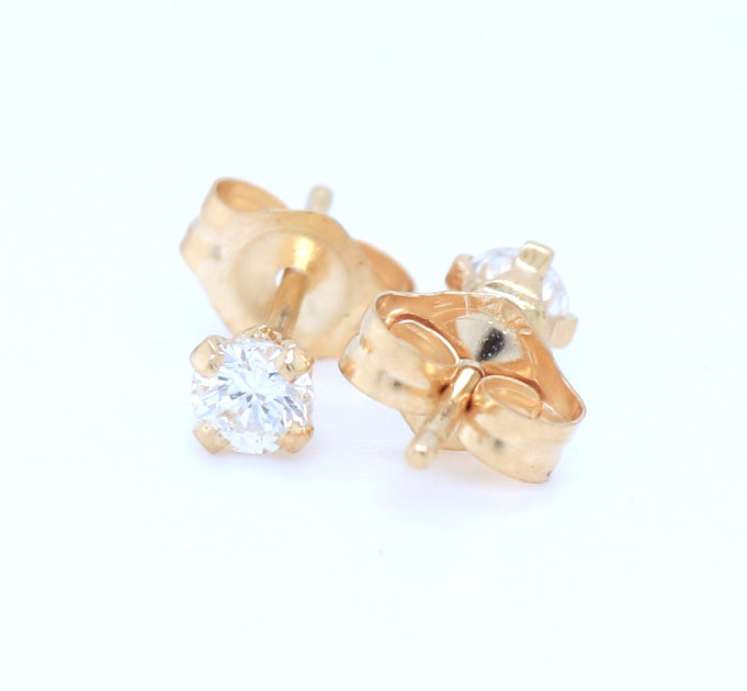 14kt Yellow gold 0.16ctw round brilliant cut diamond stud earrings