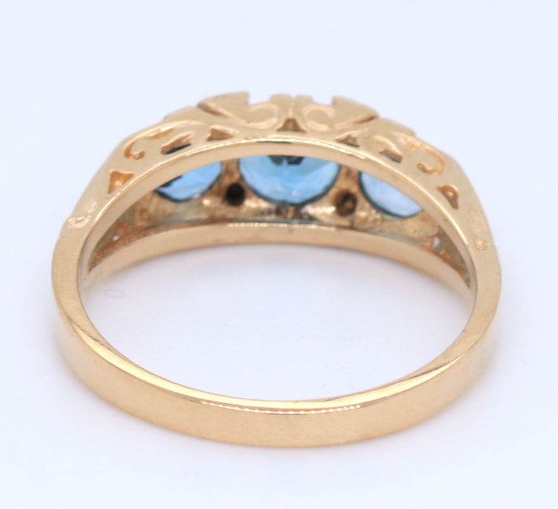 Vintage 14kt yellow gold 3 stone blue topaz and diamond accent ring