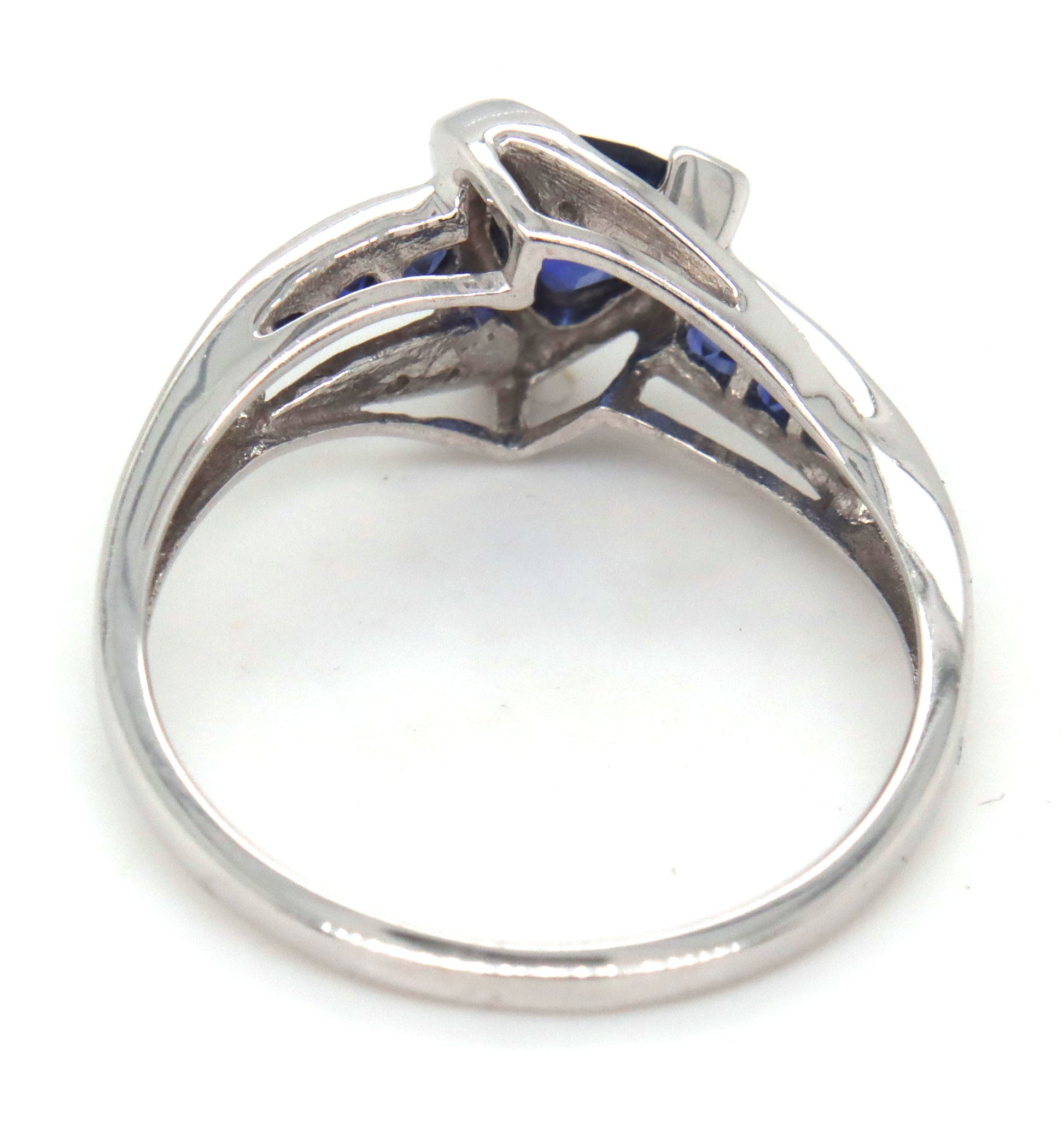 10kt White gold synthetic sapphire ring