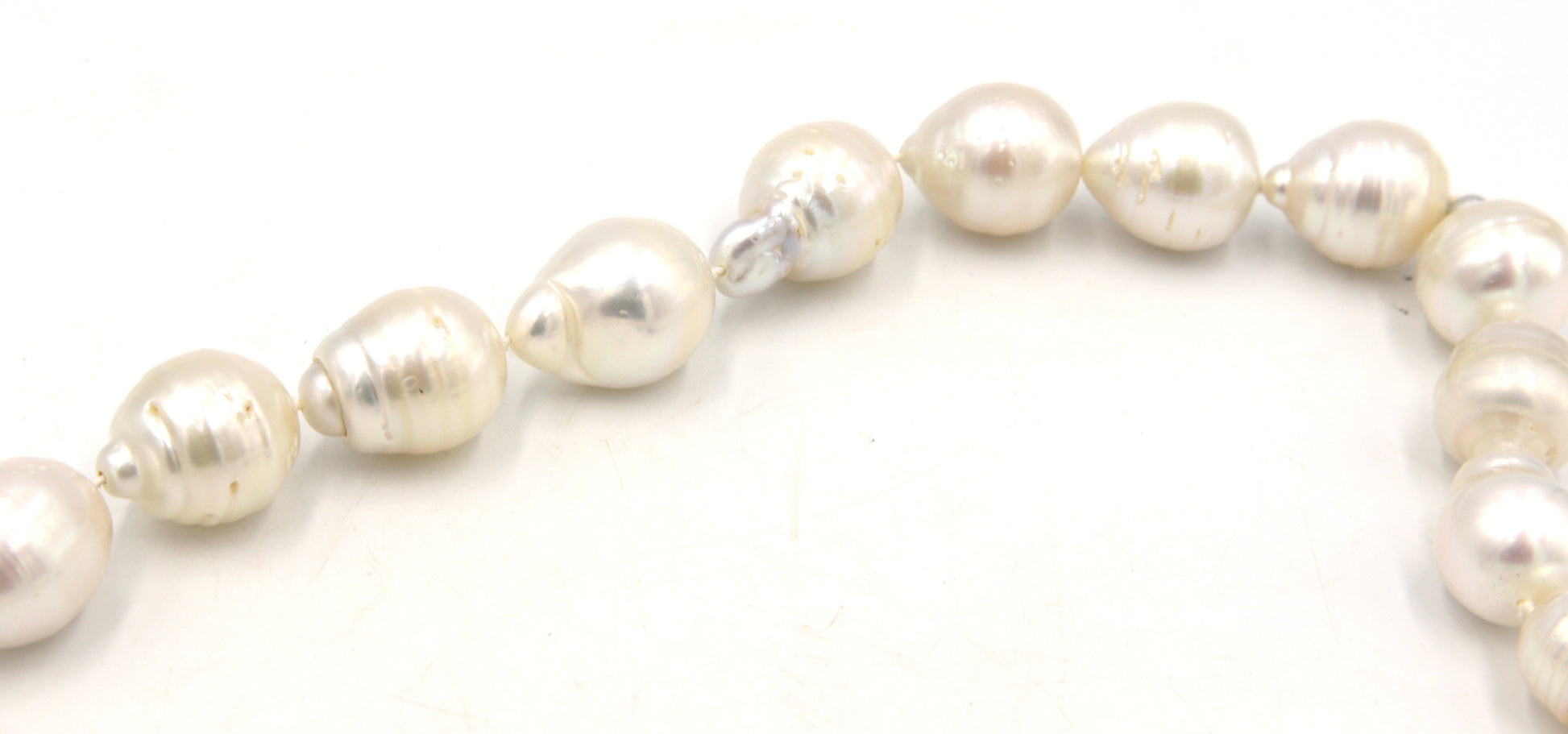 Barqoue pearl necklace