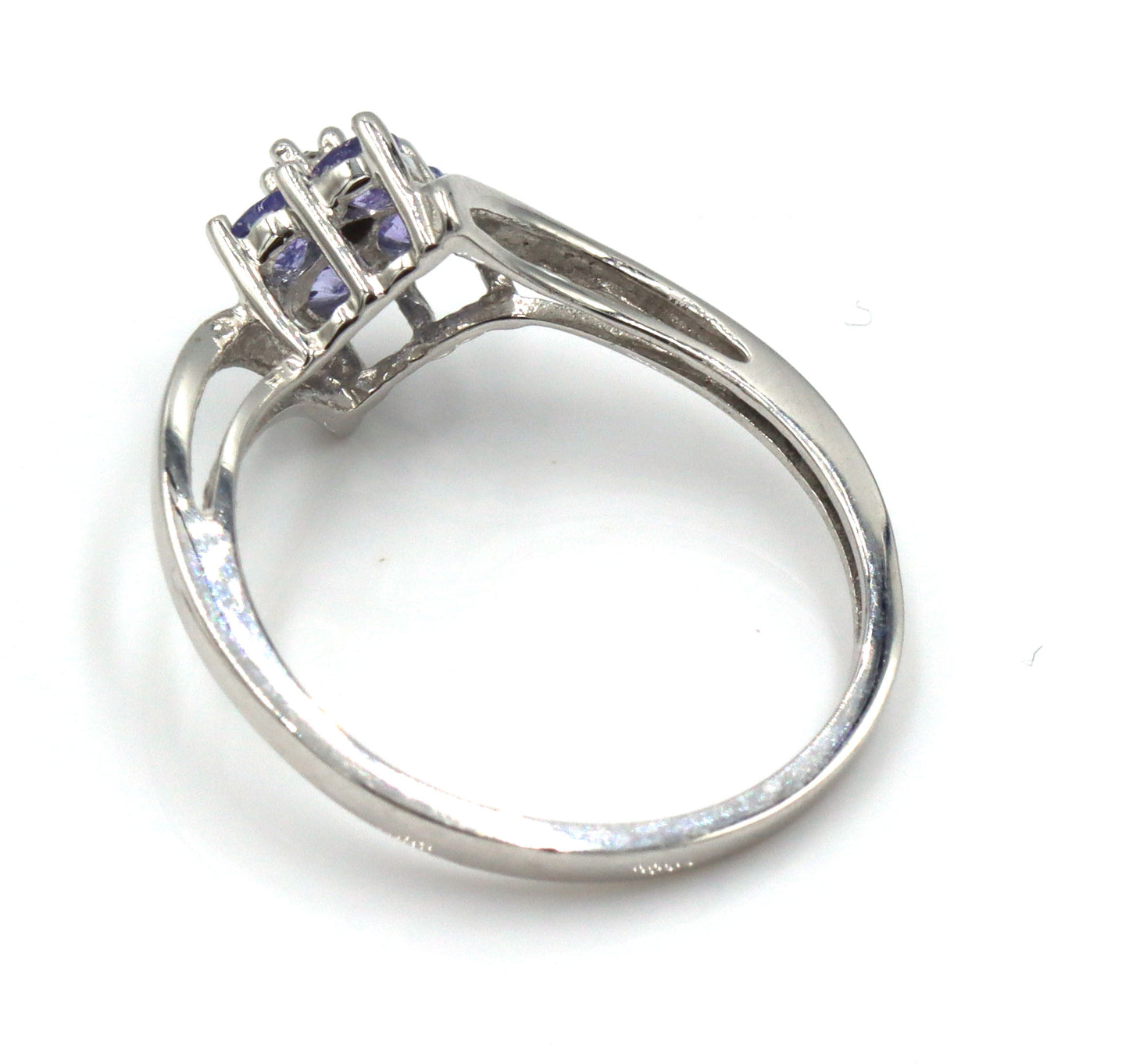 10kt White gold Iolite flower style ring