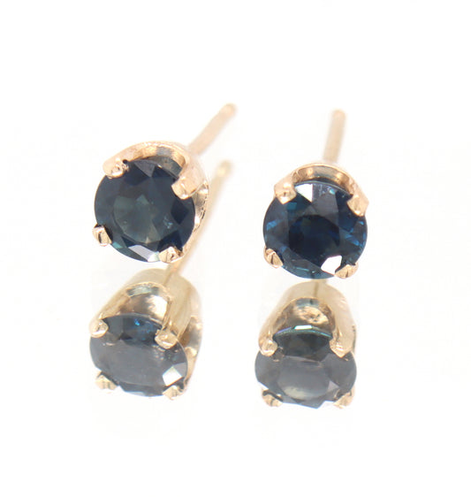 14kt Yellow gold round blue sapphire stud earrings